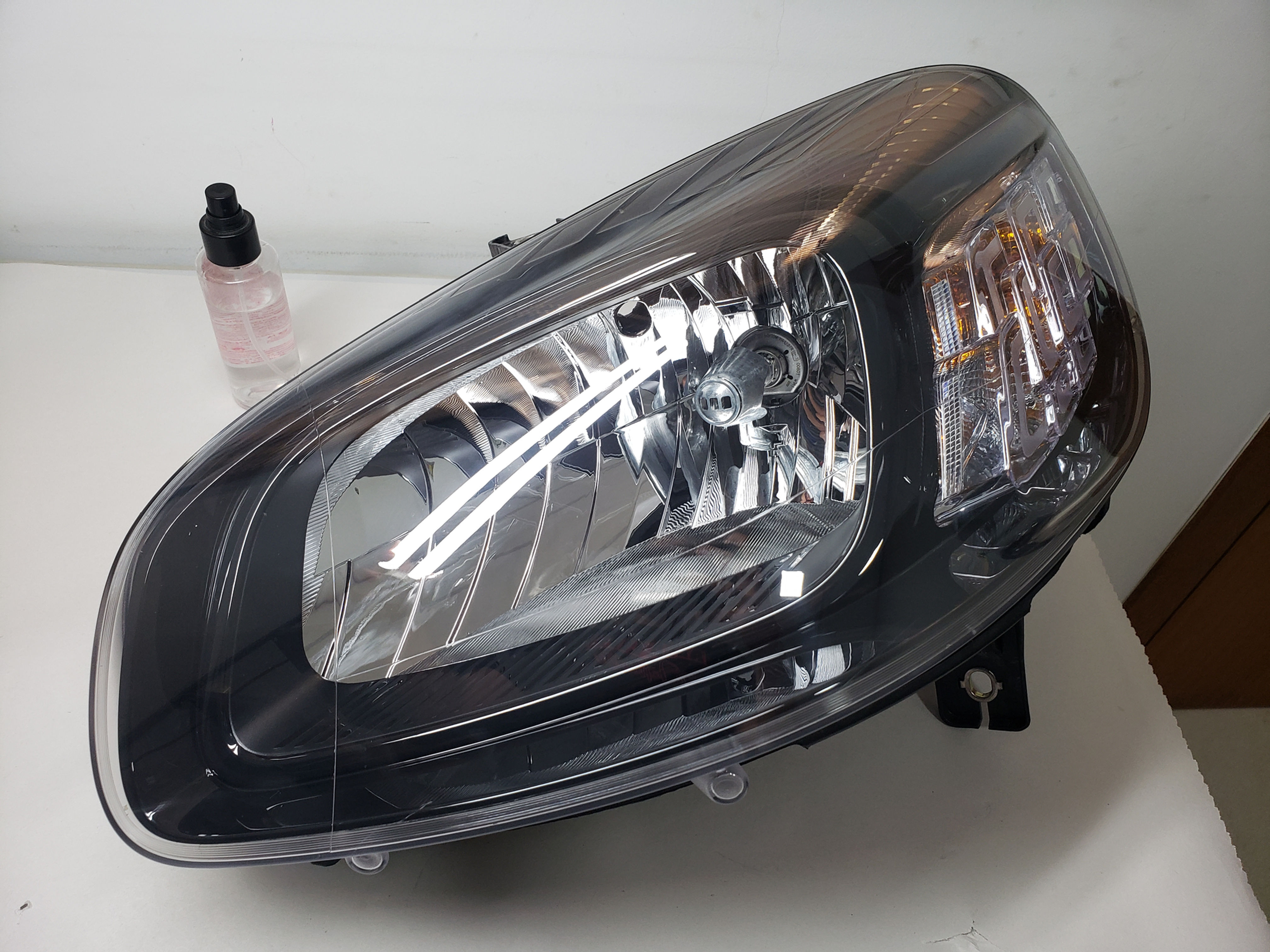 Farol Dianteiro Esquerdo Fiat Uno Masc. Negra 52188590