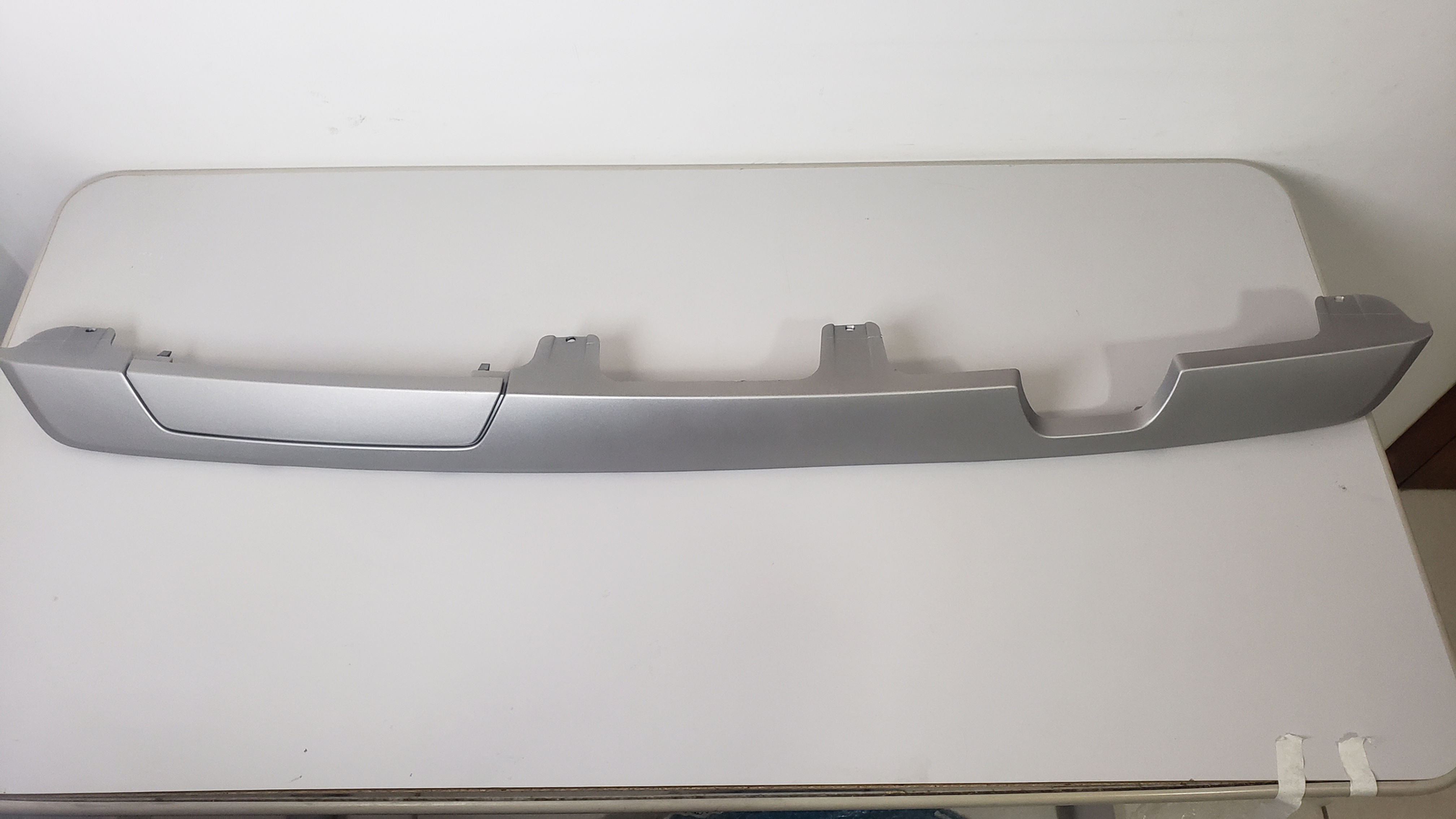 Spoiler / Aplique Traseiro VW CrossFox 2011–2014 – Código 5Z6807521B