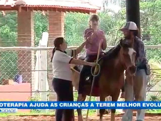 Reportagem da TV Band sobre a Equoterapia ajudando as crianças a terem melhor evolução