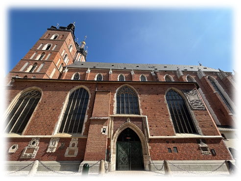 Basilique Sainte-Marie sur la place Rynek Główny à Cracovie
