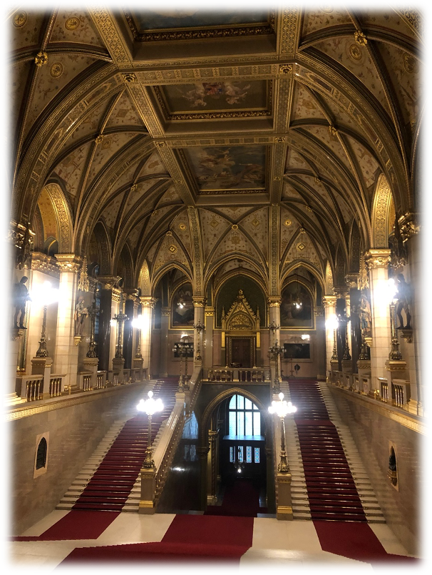l'intérieur qu parlement hangrois à Budapest