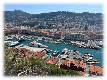 Vue panoramique sur le port de nice