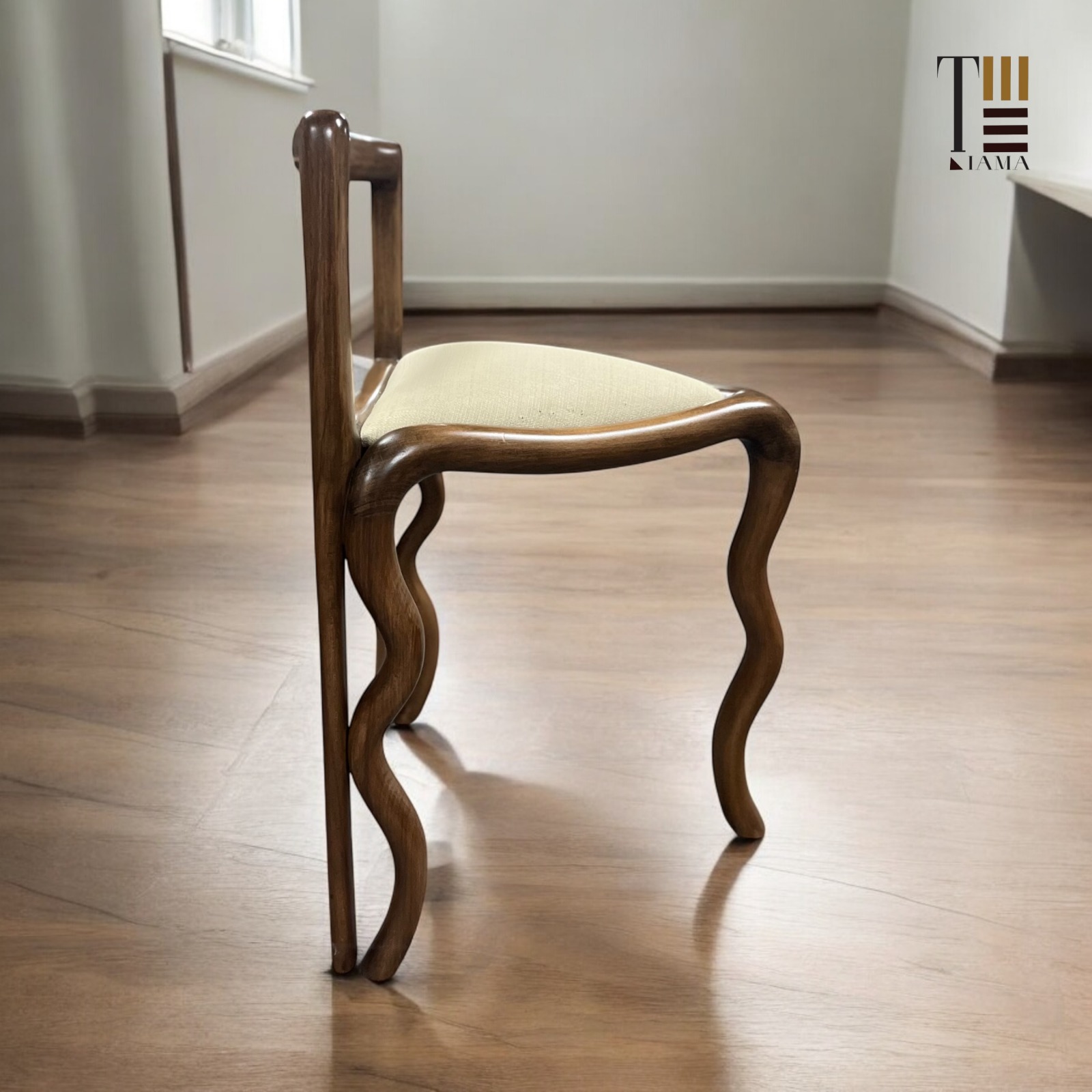 كرسي بذراعين — ArtDeco chair — الخامة: خشب زان روماني مصمت "نحت يدوي" — الهيكل: خشب زان روماني مصمت "نحت يدوي"