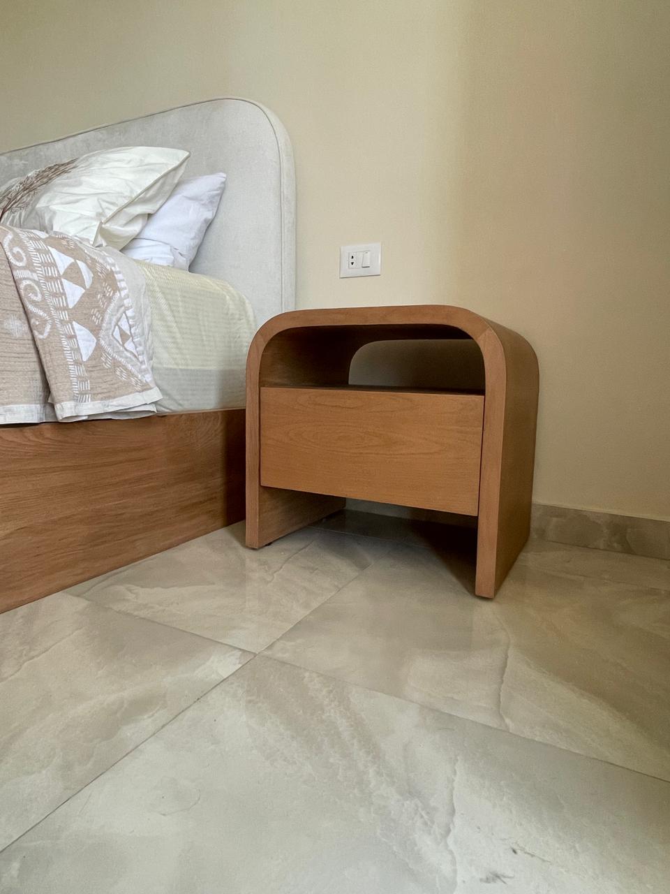 كومود — Lumina Bedside Table — الخامة: خشب كونتر طبيعي + خشب زان مصمت — القشرة: زان طبيعي — 3