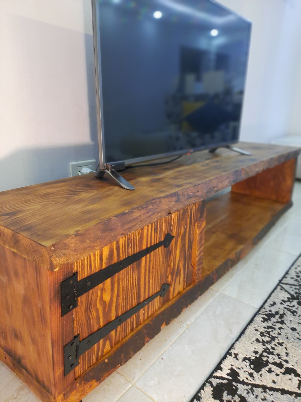 Vintage Farm TV unit — Material: Massive Beech wood live edge — Veneer: Natural Beech — 3