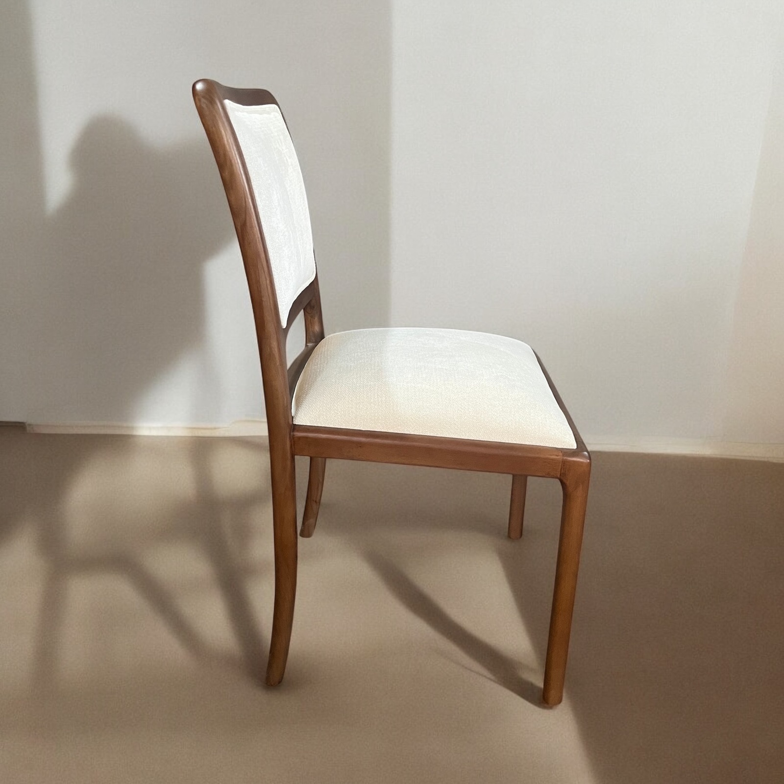 كرسي سفرة — Linnea Chair — الخامة: زان روماني مصمت grade AB high
