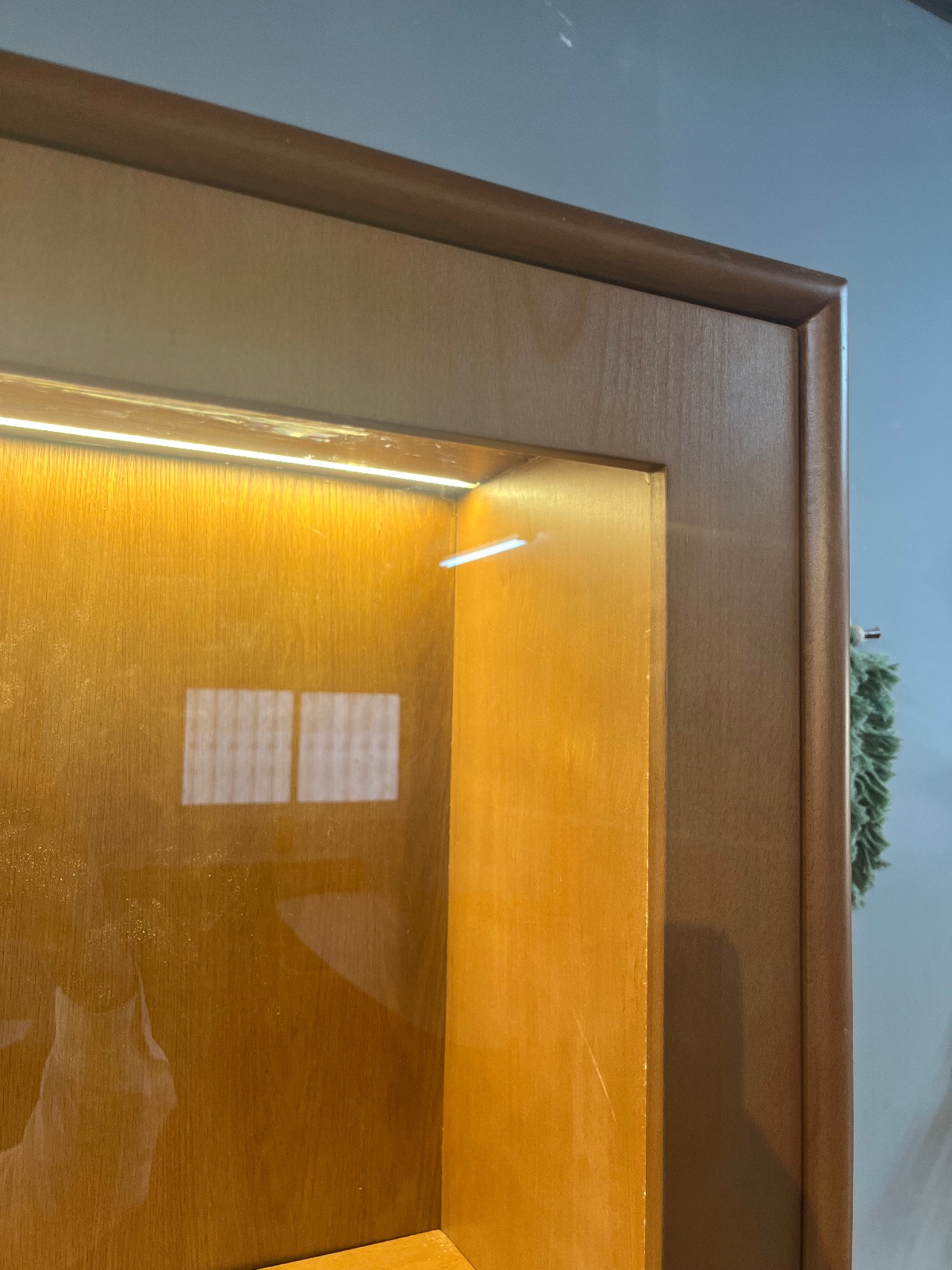 بوفيه سفرة — Tuliban Cabinet — الخامة: خشب زان مصمت +خشب كونتر طبيعي + LED warm light + 0.6cm زجاج — القشرة: زان طبيعي — 4