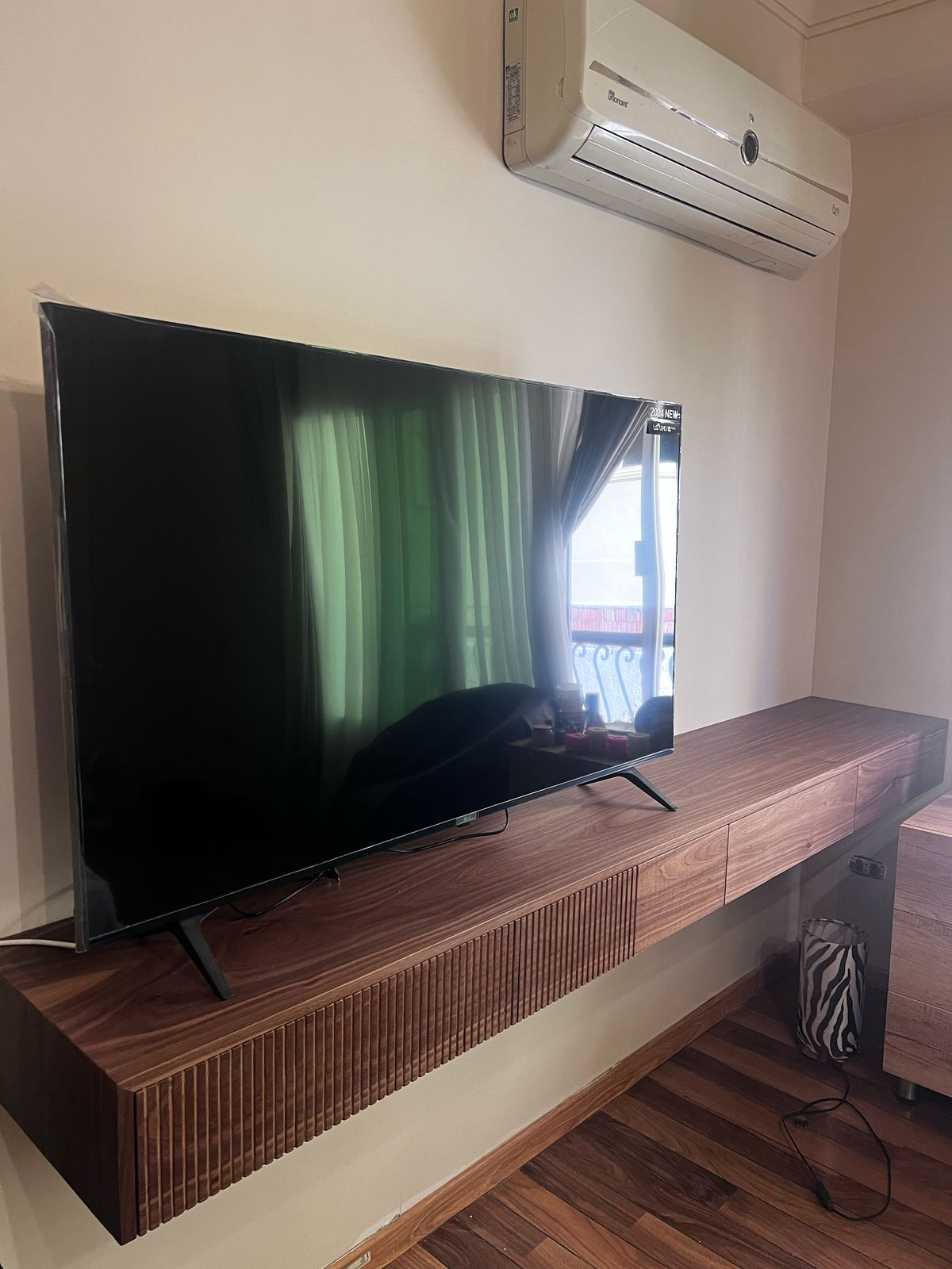 Minimalist (Floating TV unit) — Material: Natural Blockboard — Veneer: Natural Walnut — 1