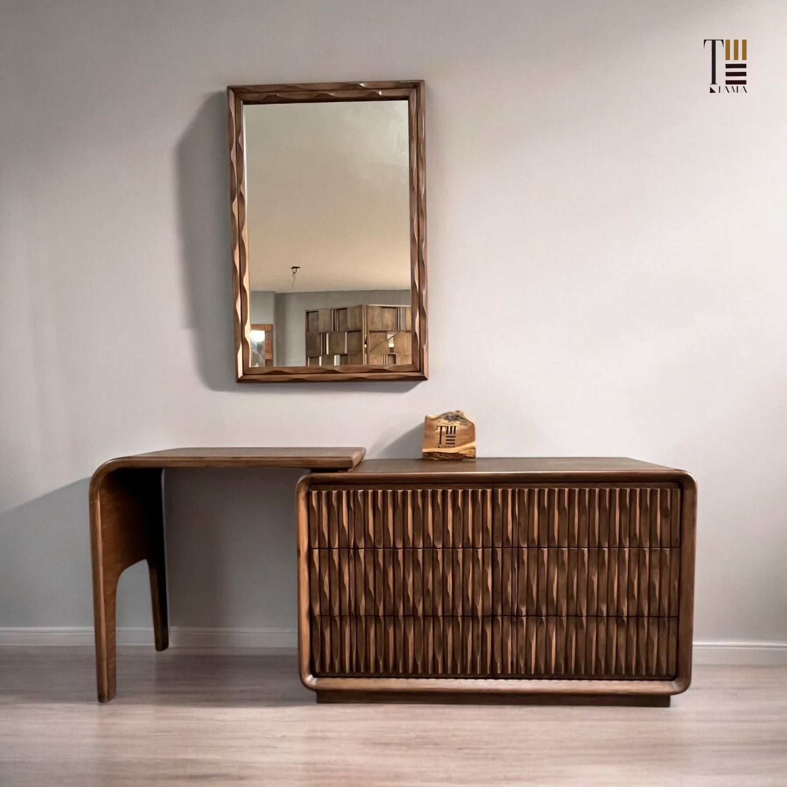 Soiree dresser — Dresser units — Material: Massive Beech "Hand carved" — Veneer: Beech — 3