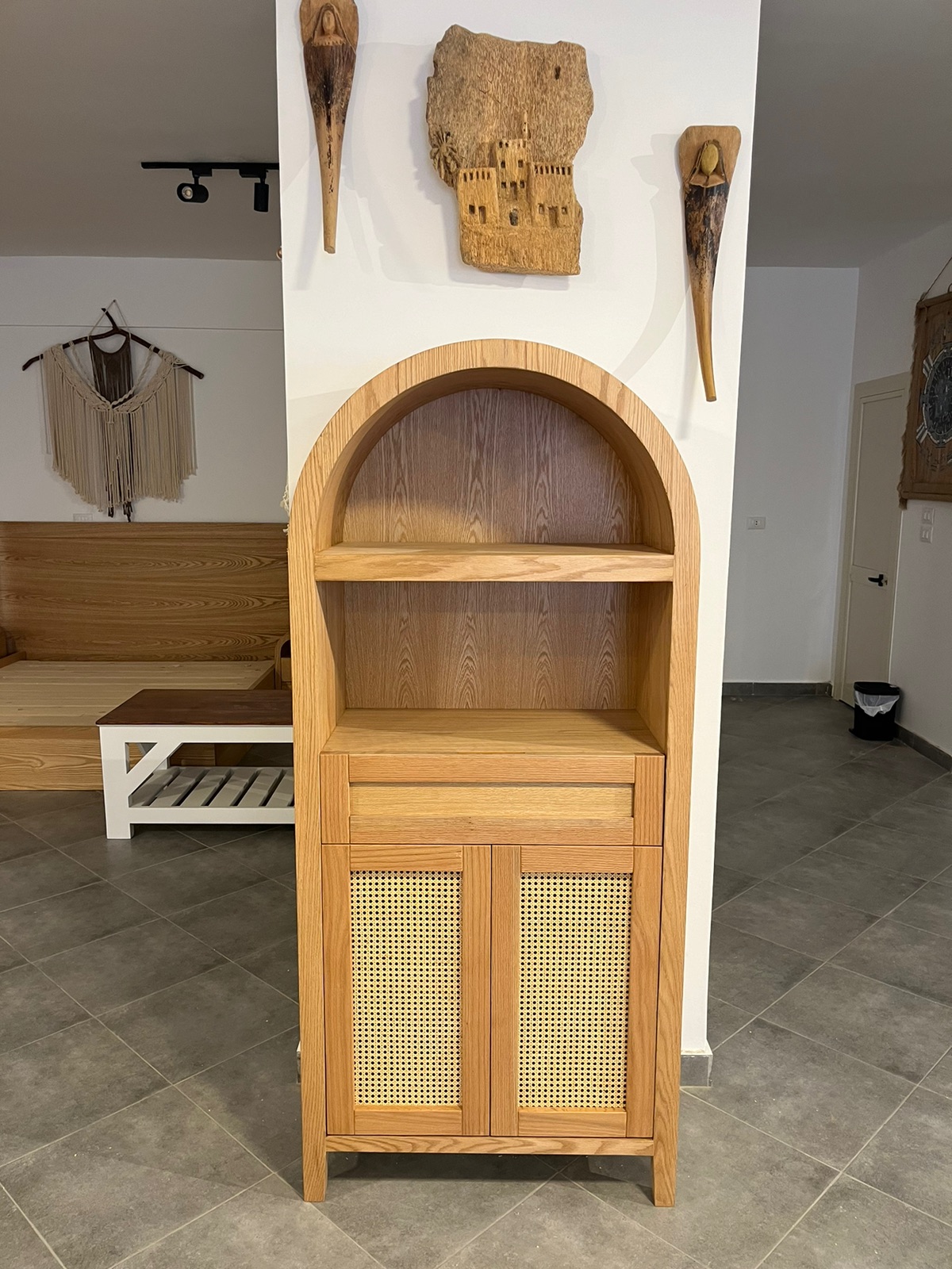 Sahara Coffee corner — Material: Natural compressed Pine wood + Massive Oak — Veneer: Natural Oak — 2