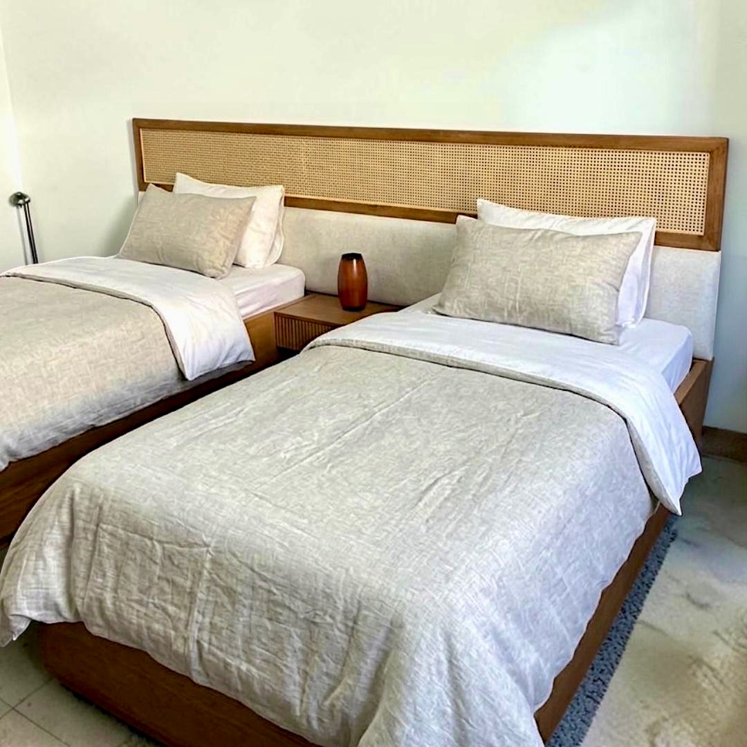 سرير — Tropical Twin beds — خامة قاعدة السرير: خشب زان مصمت — خامة ظهر السرير: زان مصمت + راتان إندونيسي طبيعي — 2