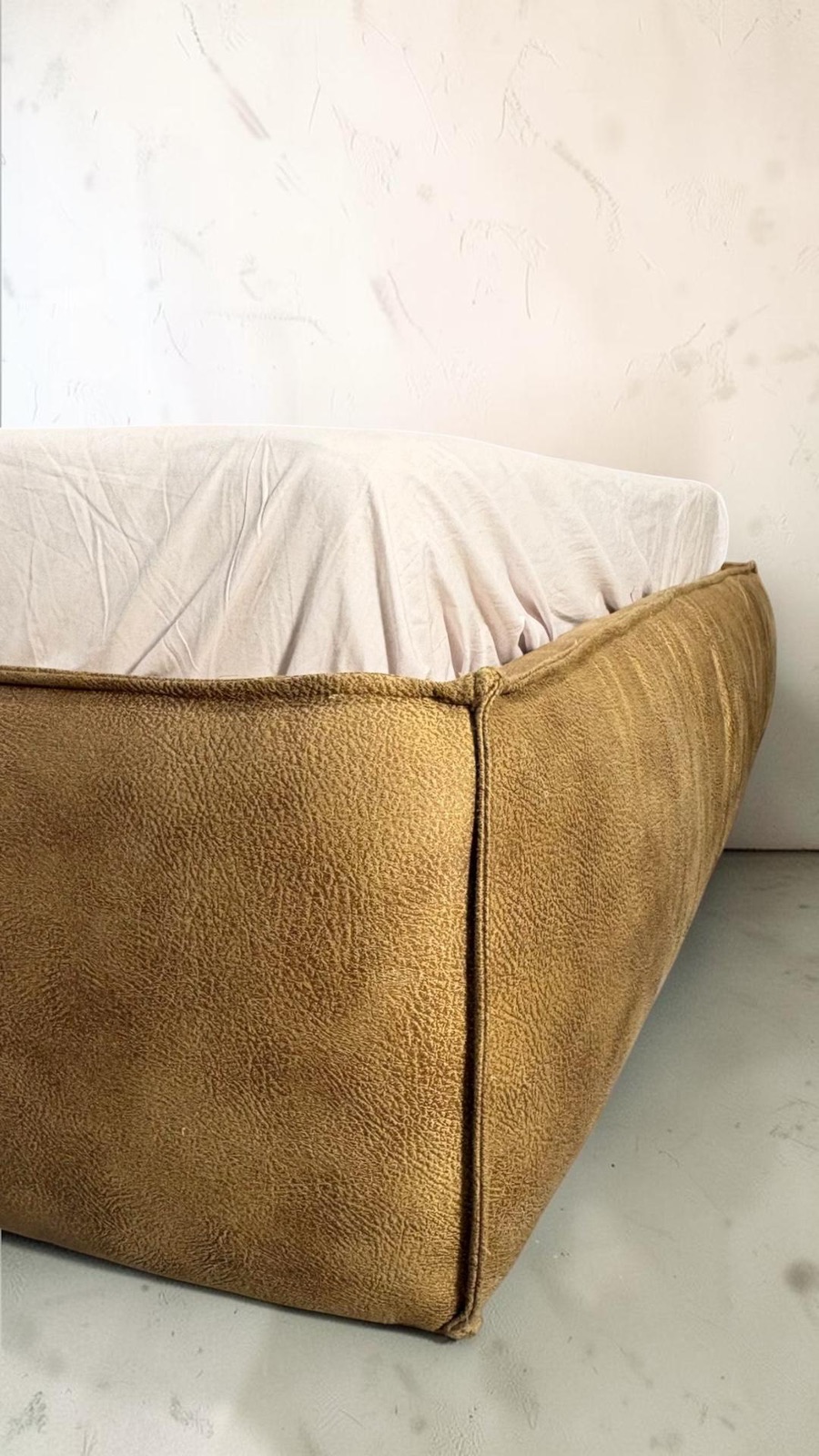 Spresso — Beds — Bed platform: Massive Pine wood 5cm thickness — Headboard: Natural blockboard + Massive Beech — 2