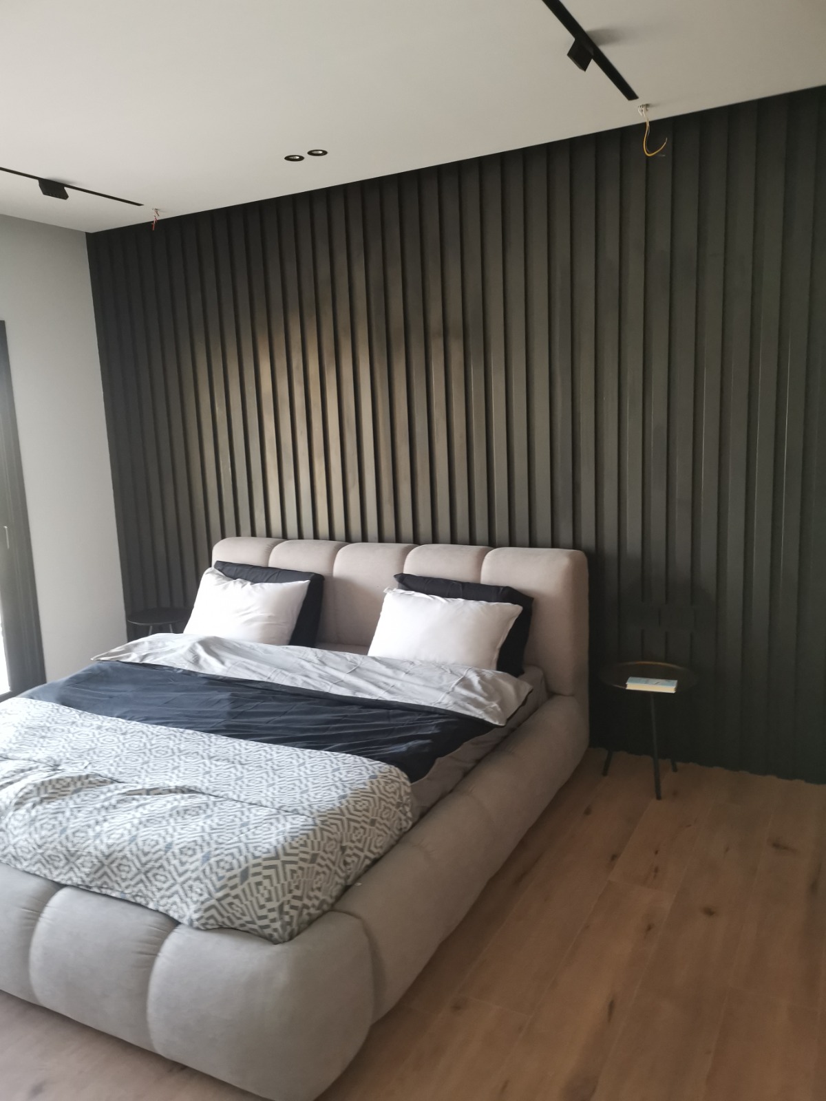 Velvet Bed — Bed platform: Massive Pine wood 5cm thickness — Headboard: Natural blockboard + Massive Beech