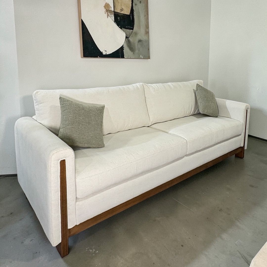 كنبة — Otto Sofa — الخامة: خشب زان مصمت — الهيكل: زان مصمت — 2