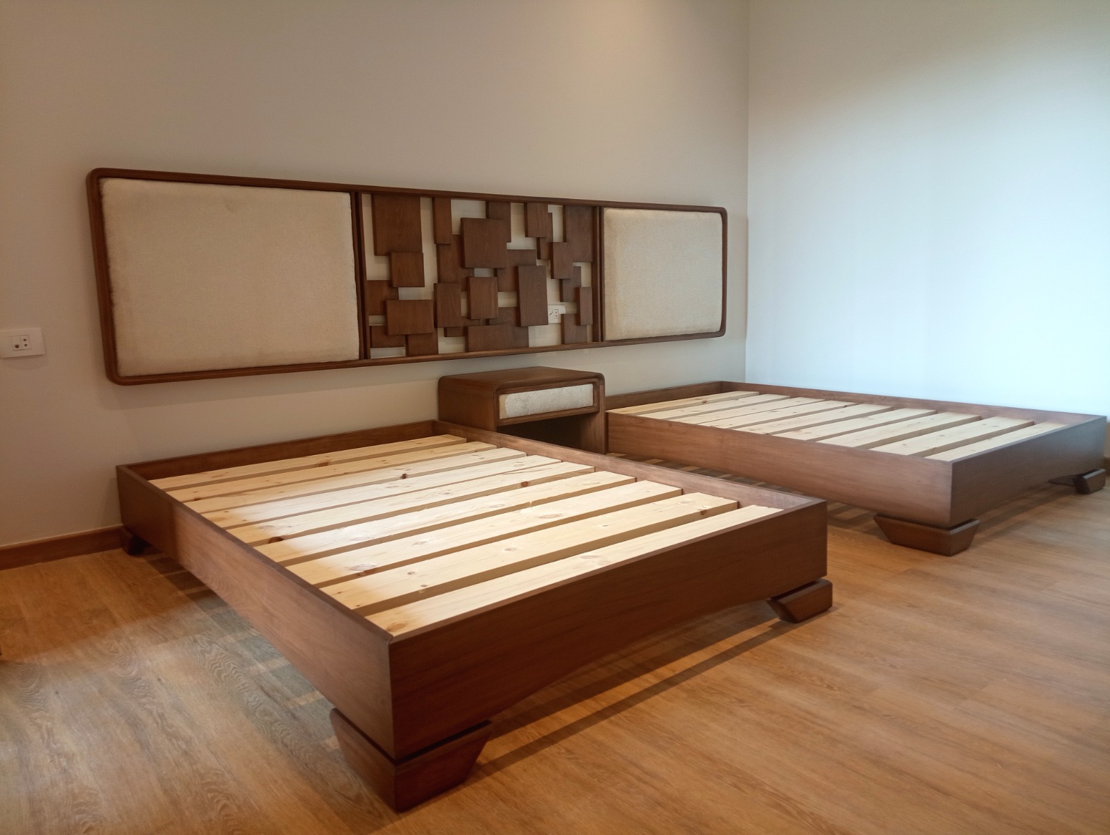 Art Deco twin Beds "Original design" — Bed platform: Massive Beech wood — Headboard: Massive Beech — 6