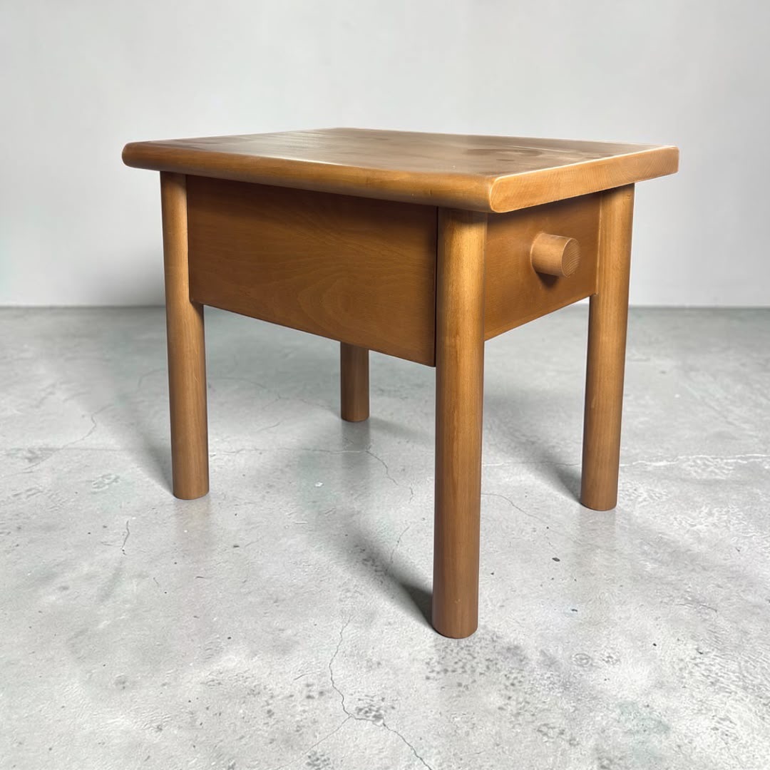 كومود — Midcentury bedside table — الخامة: خشب كونتر طبيعي + خشب زان مصمت — القشرة: زان طبيعي