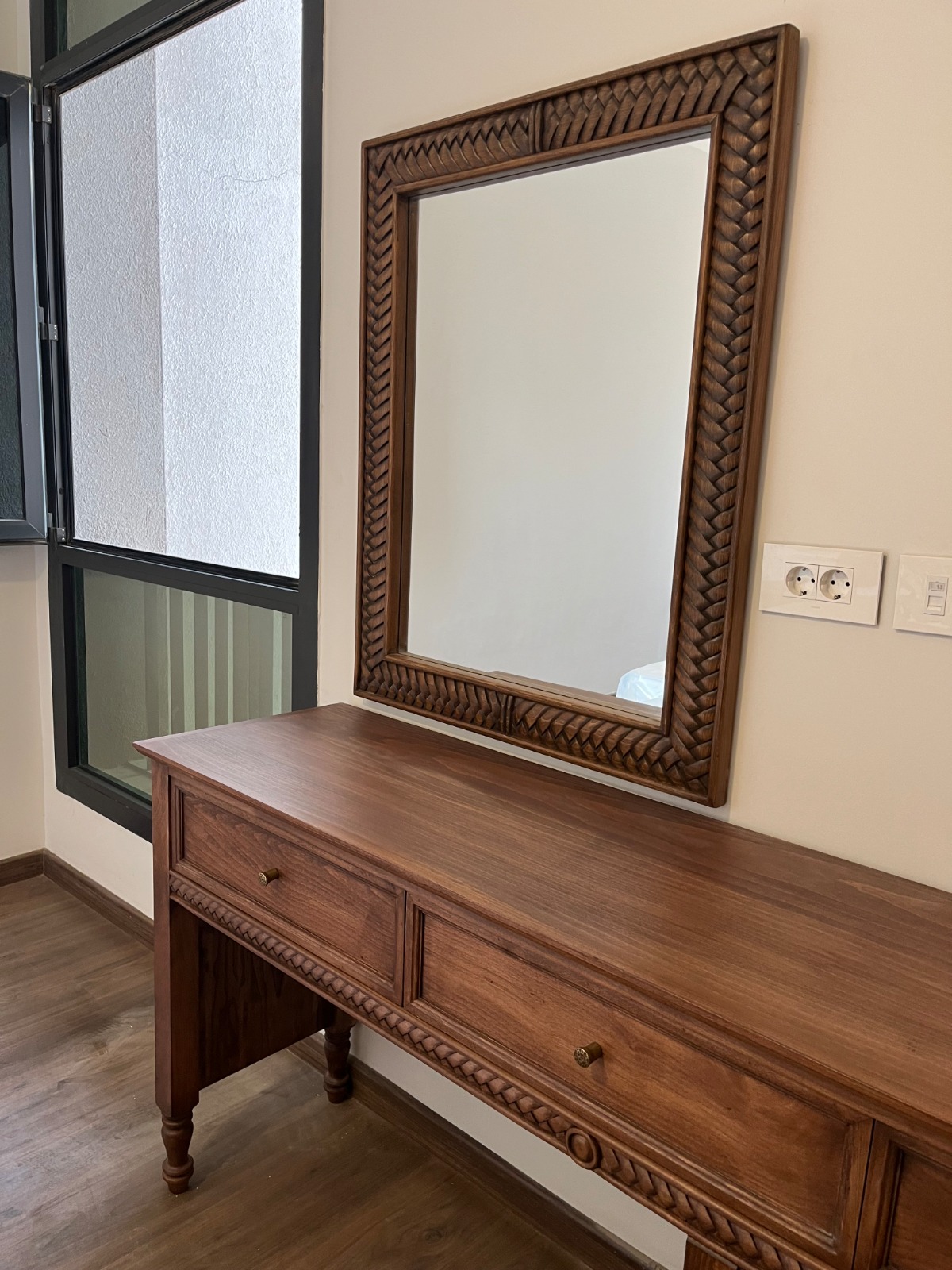 The Devonshire frame — Mirrors — Material: Massive beech wood "Oyma" — 2