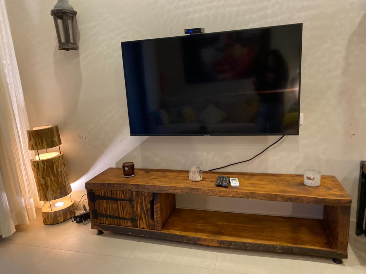 Vintage Farm TV unit — Material: Massive Beech wood live edge — Veneer: Natural Beech