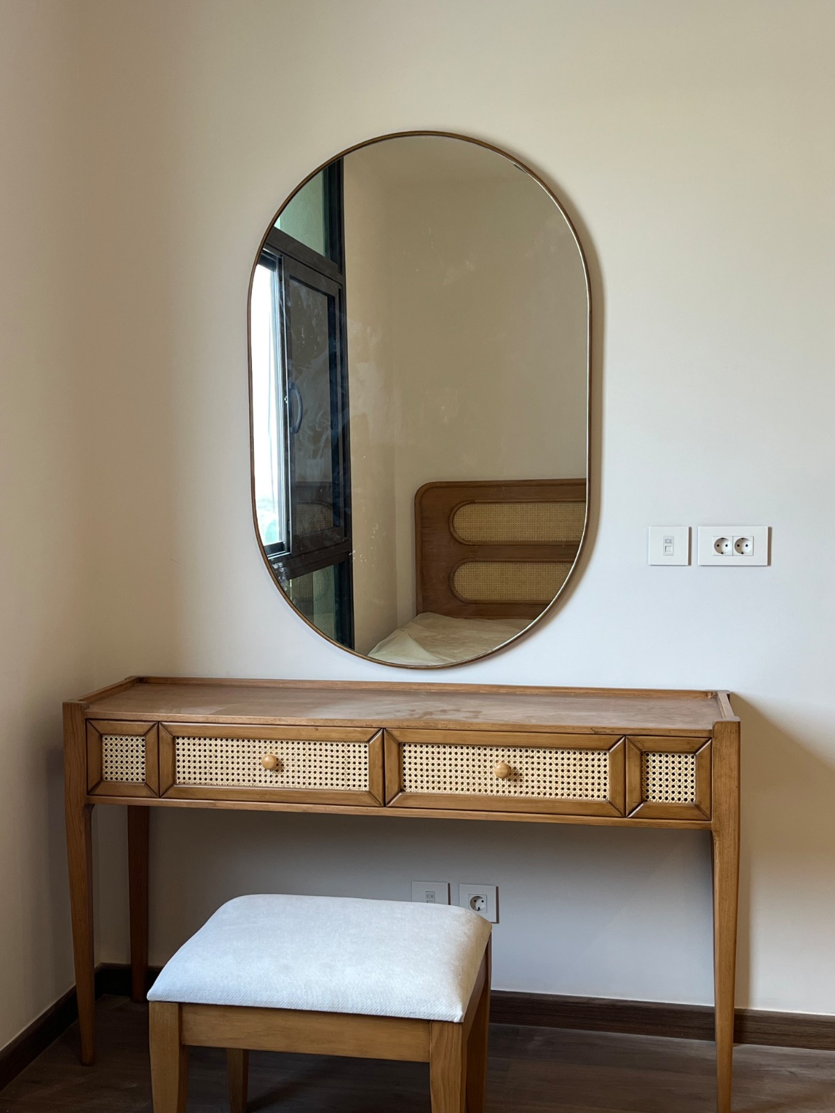 Minimalist Oval — Mirrors — Material: Massive Beech wood — 2