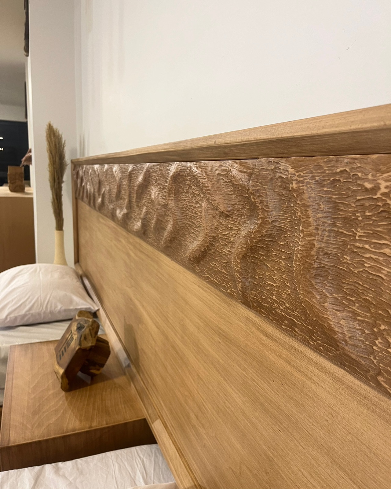 Dunes twin beds — Bed platform: Massive Beech wood — Headboard: Natural blockboard + Massive Beech "Hand carved Oyma" — 3