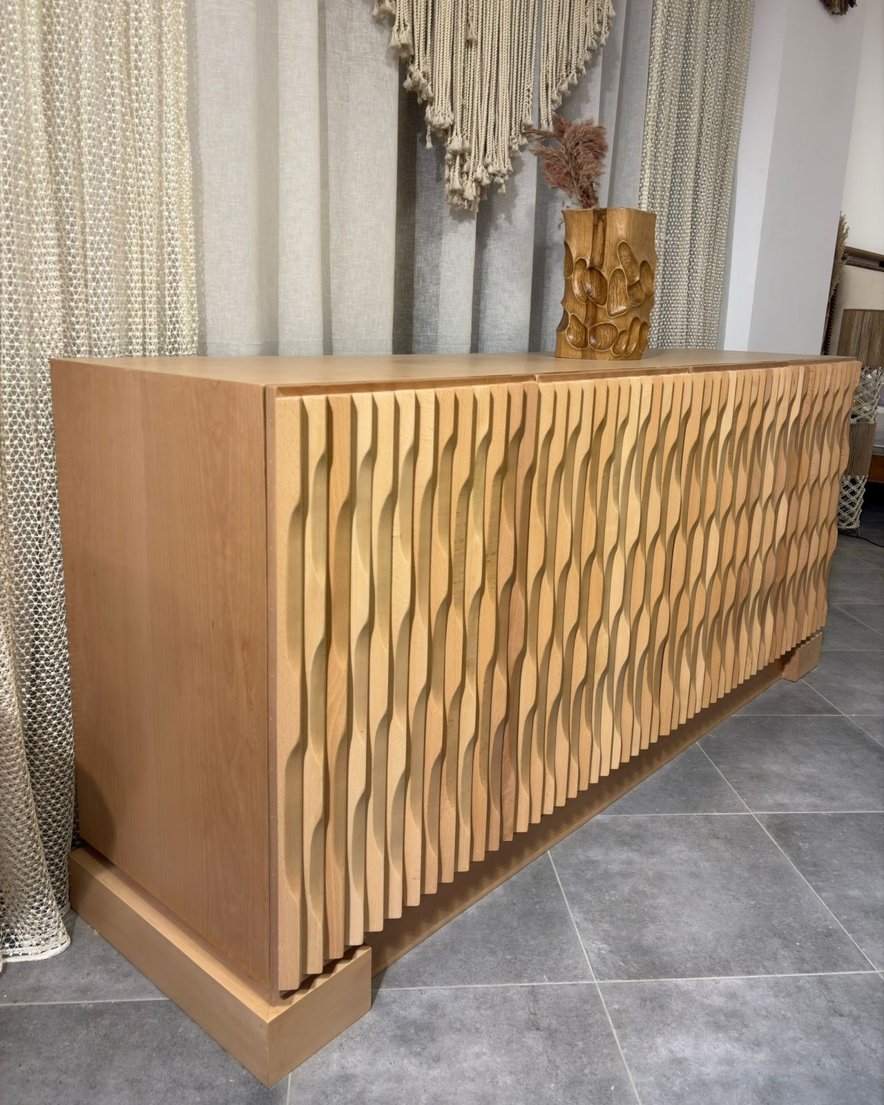 بوفيه سفرة — Soiree dining sideboard — الخامة: خشب زان مصمت +خشب كونتر طبيعي — القشرة: زان طبيعي