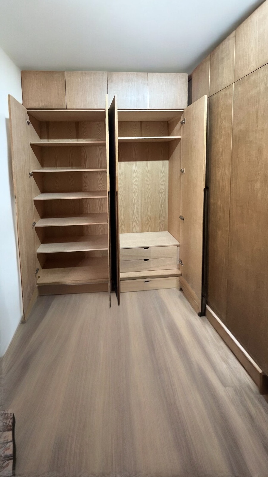 L shape minimalist placard — Wardrobes — 2