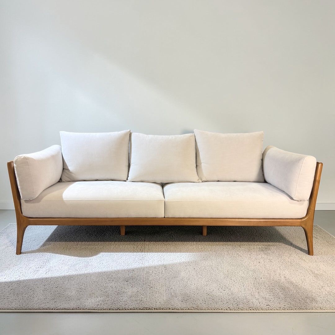 كنبة — Atomic Sofa — الخامة: خشب زان مصمت — الهيكل: زان مصمت