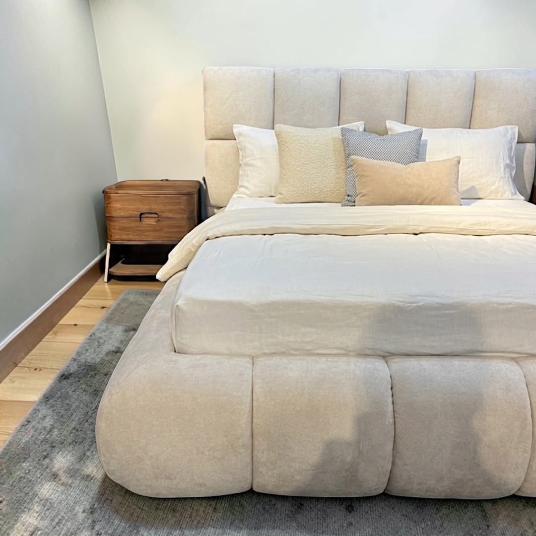 San Francisco nights — Beds — Bed platform: Massive Pine wood 5cm thickness — Headboard: Natural blockboard + Massive Beech — 3