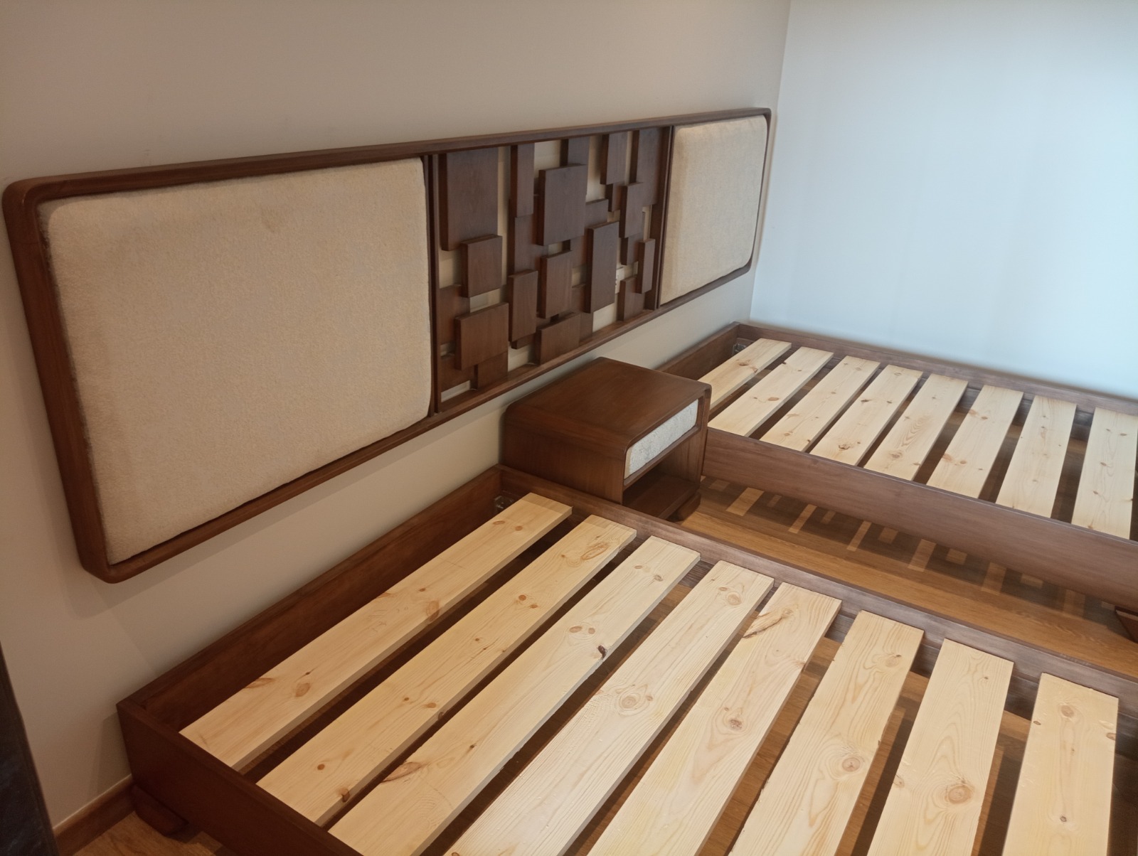 Art Deco twin Beds "Original design" — Bed platform: Massive Beech wood — Headboard: Massive Beech — 5