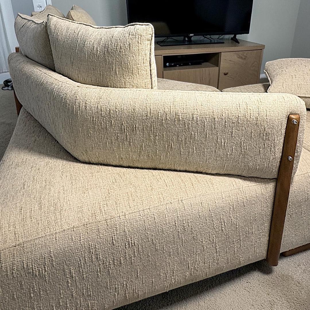 Cleo Sofa — Material: Massive Beech wood — Structure: Massive Beech — 3