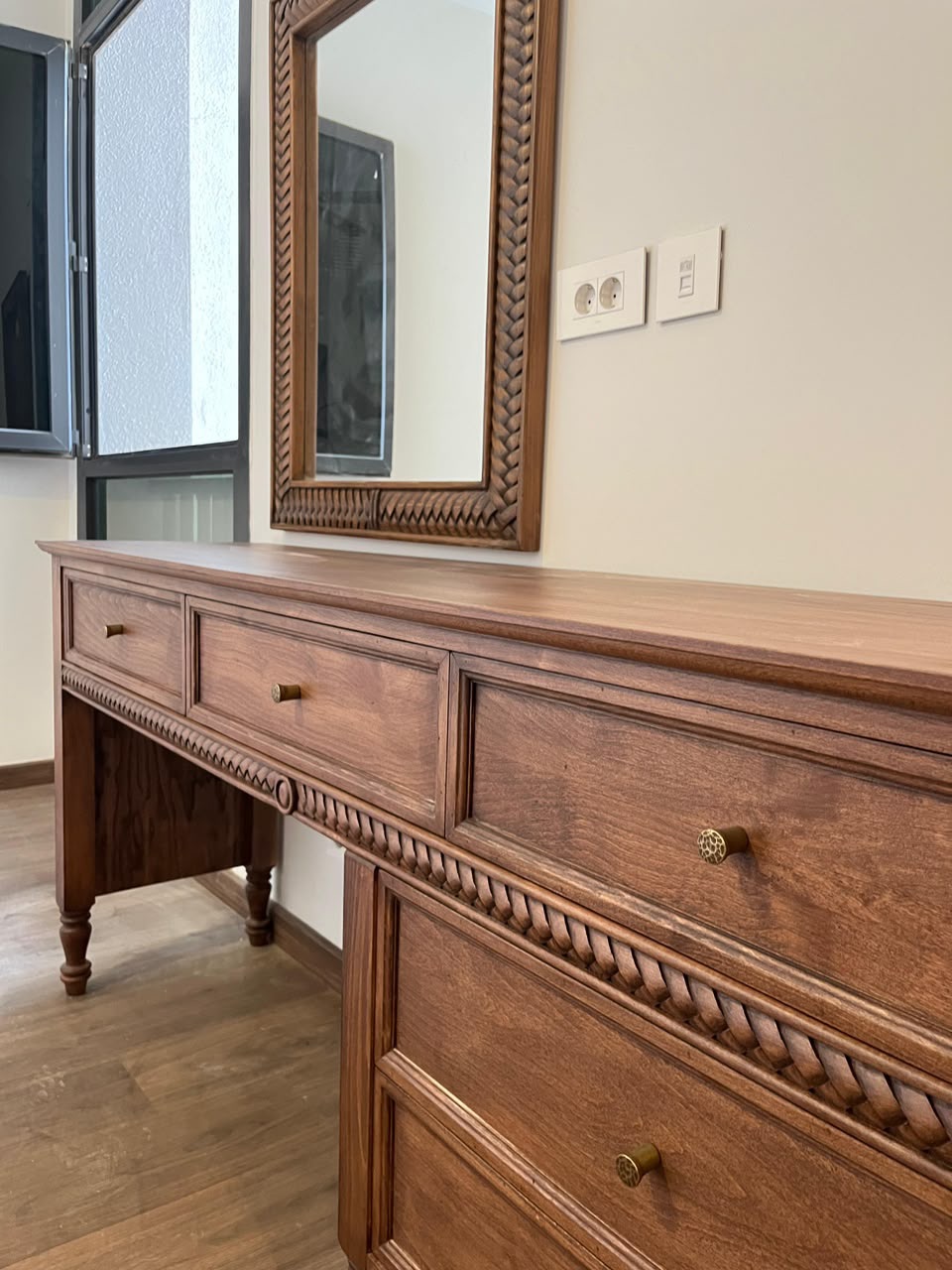 The Devonshire dresser — Dresser units — Material: Massive Beech wood "Oyma" — Veneer: Beech/Oak/Walnut veneer depends on the required model and color — 3