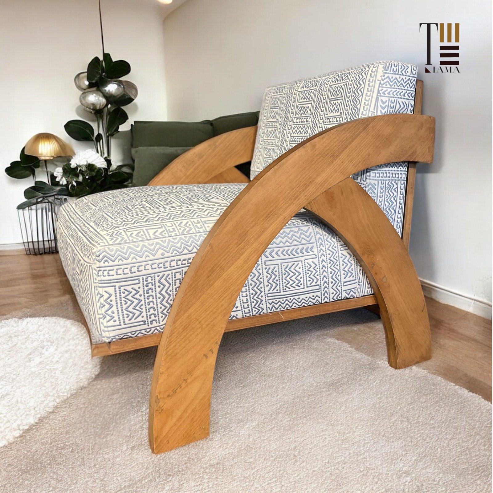 كرسي بذراعين — Organic modern Armchair — الخامة: خشب زان روماني مصمت — الهيكل: خشب زان روماني مصمت