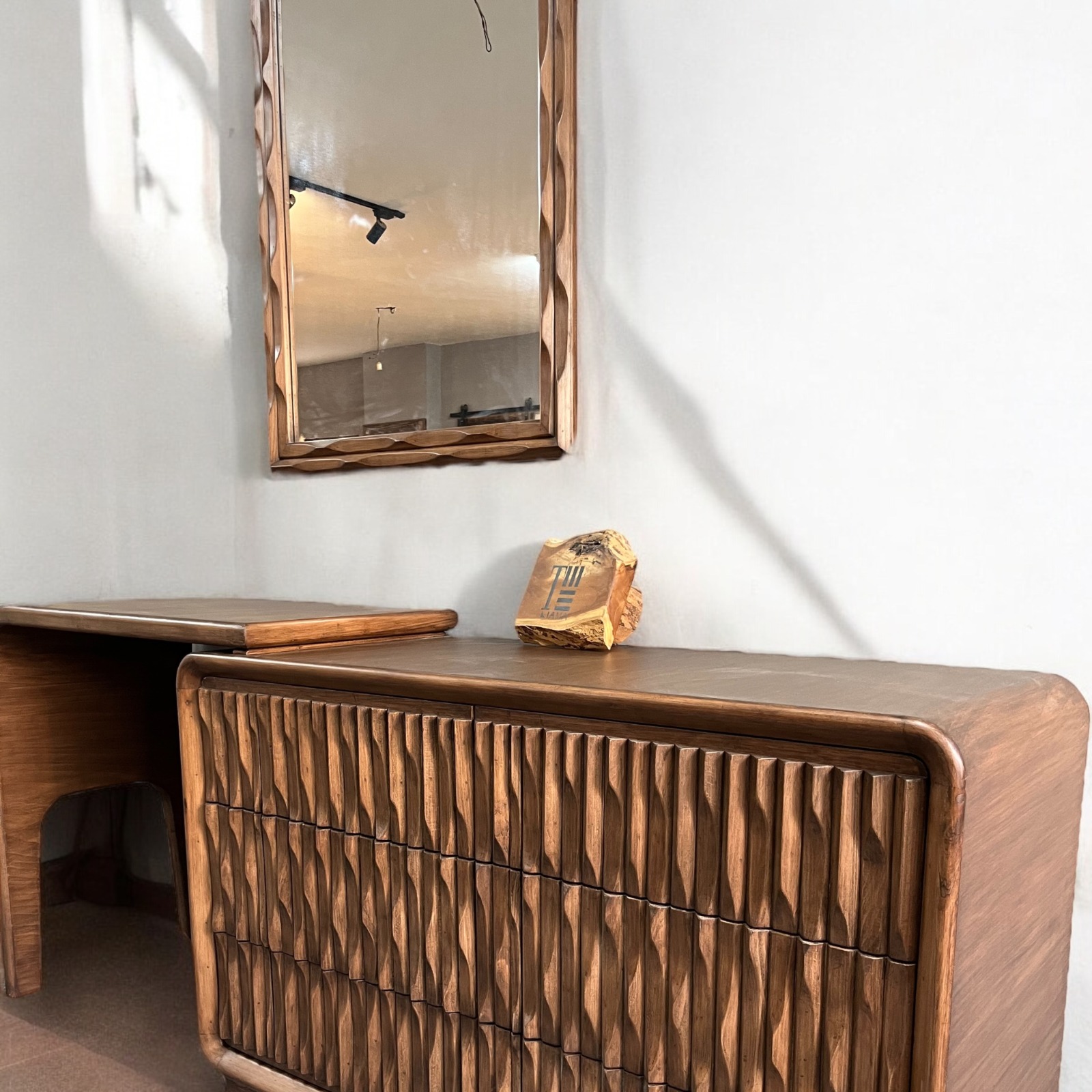 Soiree dresser — Dresser units — Material: Massive Beech "Hand carved" — Veneer: Beech — 4