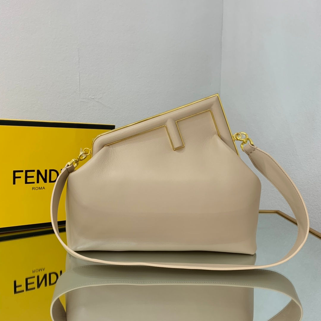 Сумка Fendi First среднего формата из мягкой кожи наппа кремового цвета