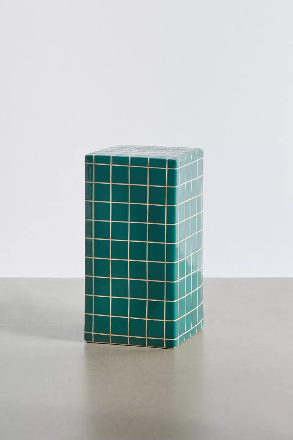 Столик ретро-плитка зеленого цвета