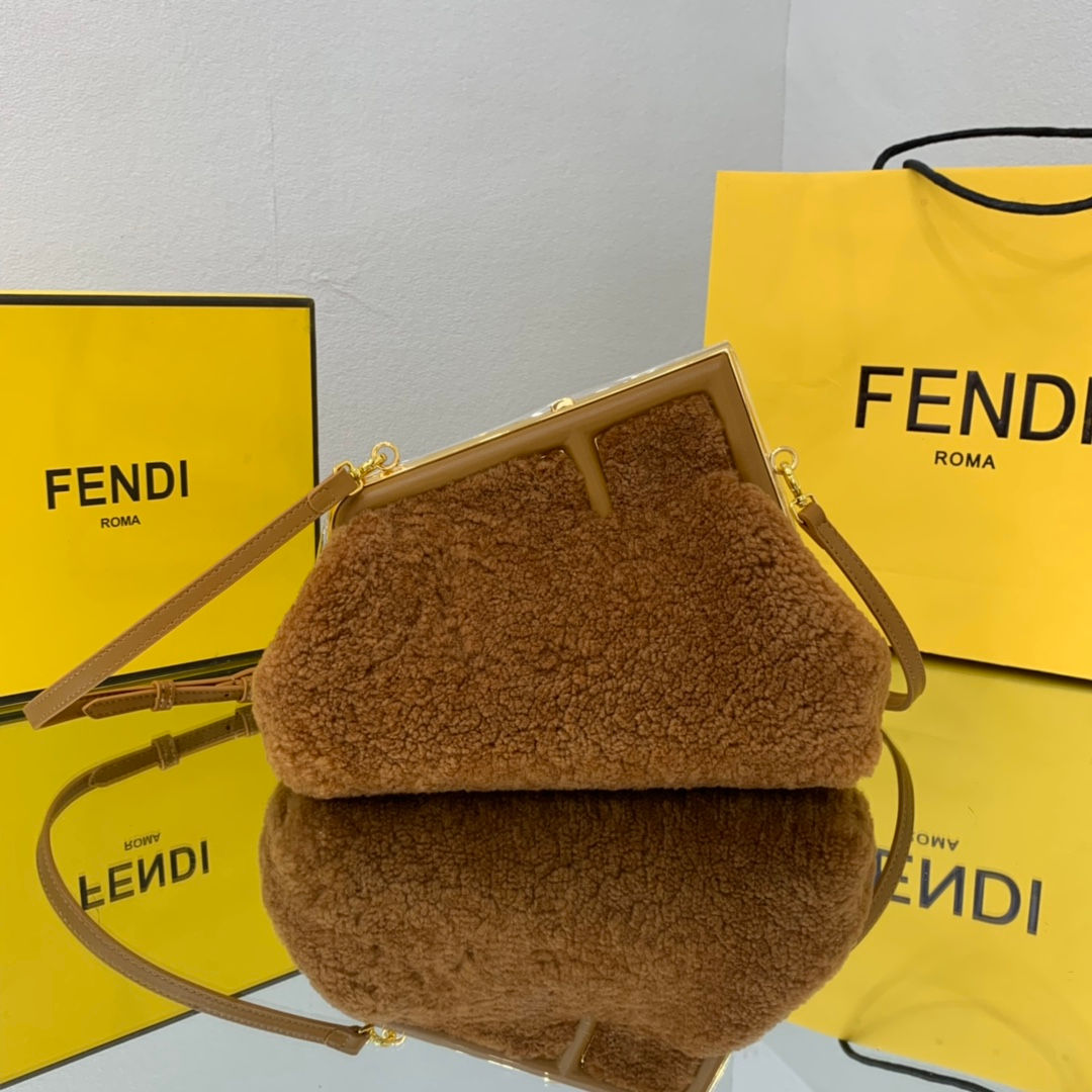 Сумка Fendi First Small Teddy коричневого цвета