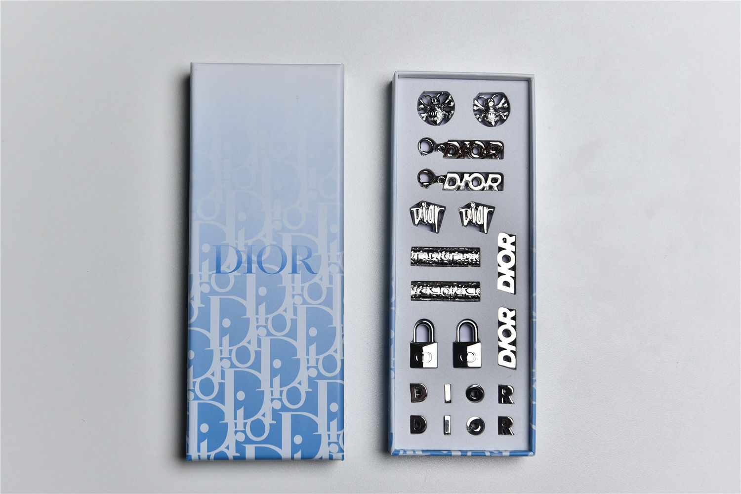 Комплект шармов для шнурков Dior серебристый