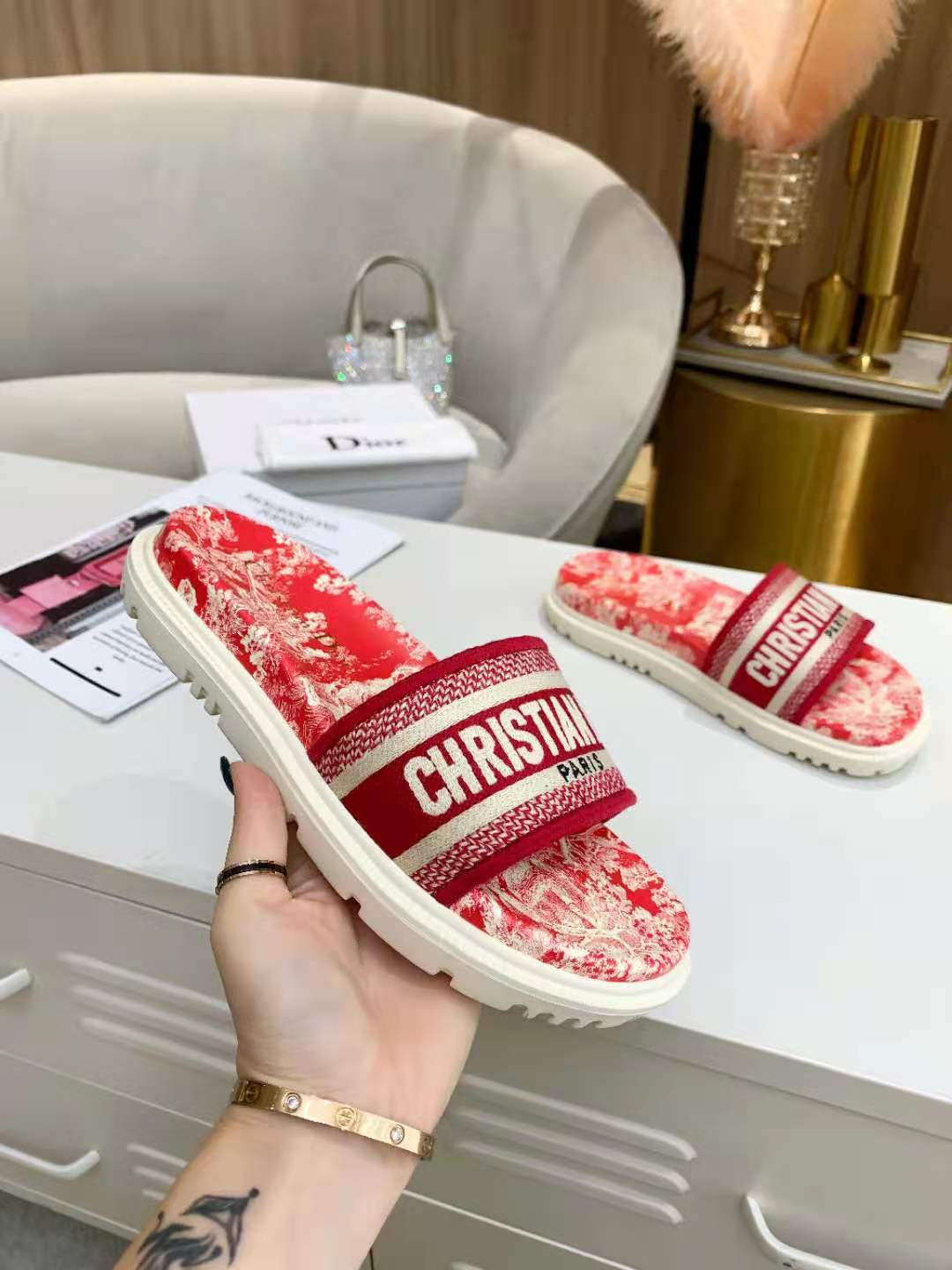 Сандалии Dior Dway Toile de Jouy Reverse Red с вышивкой