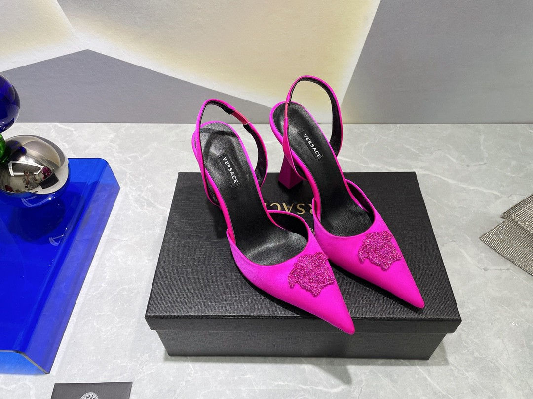 Туфли-лодочки Versace La Medusa из атласа с ремешком