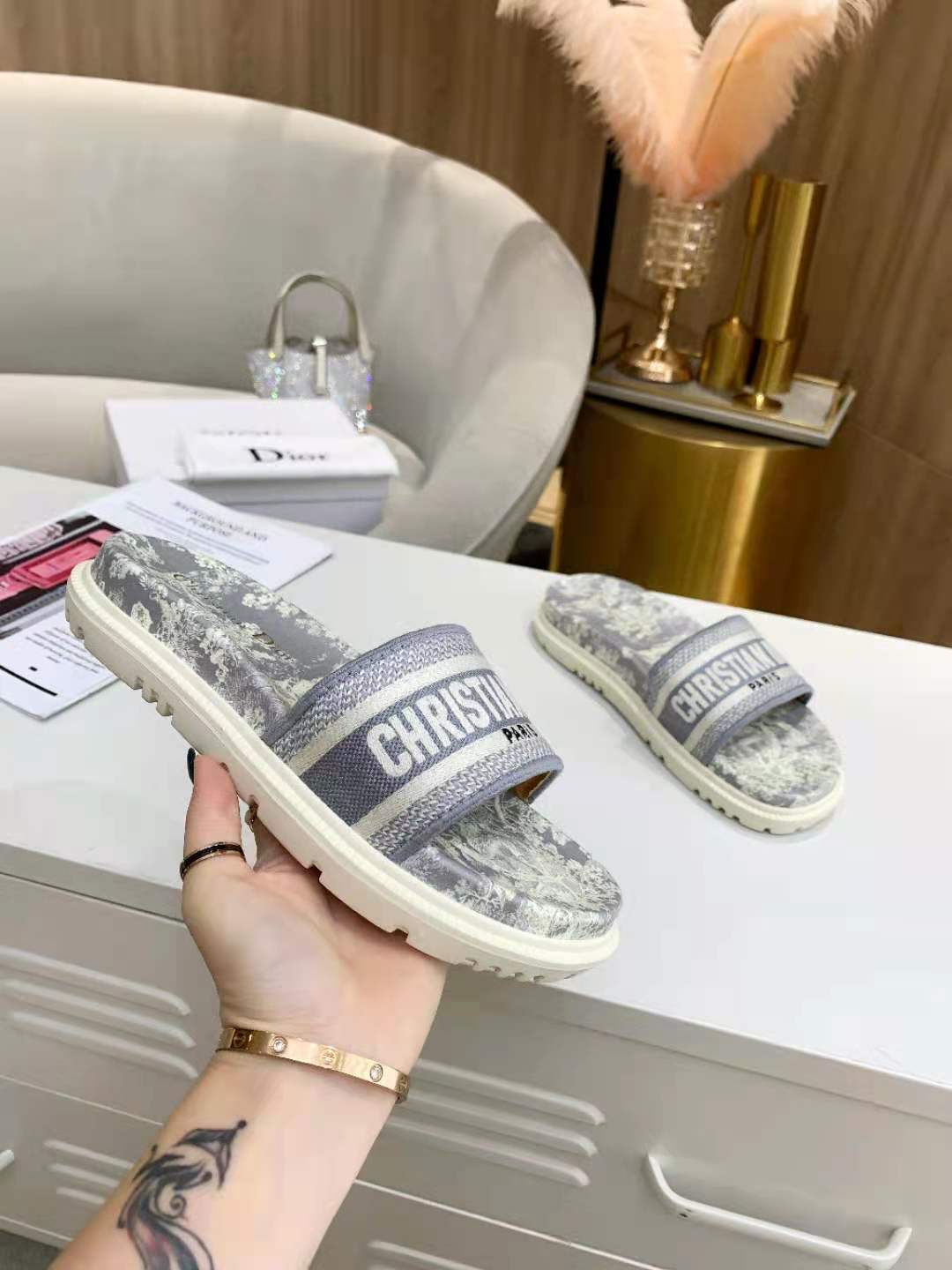 Сандалии Dior Dway Toile de Jouy Reverse Gray с вышивкой