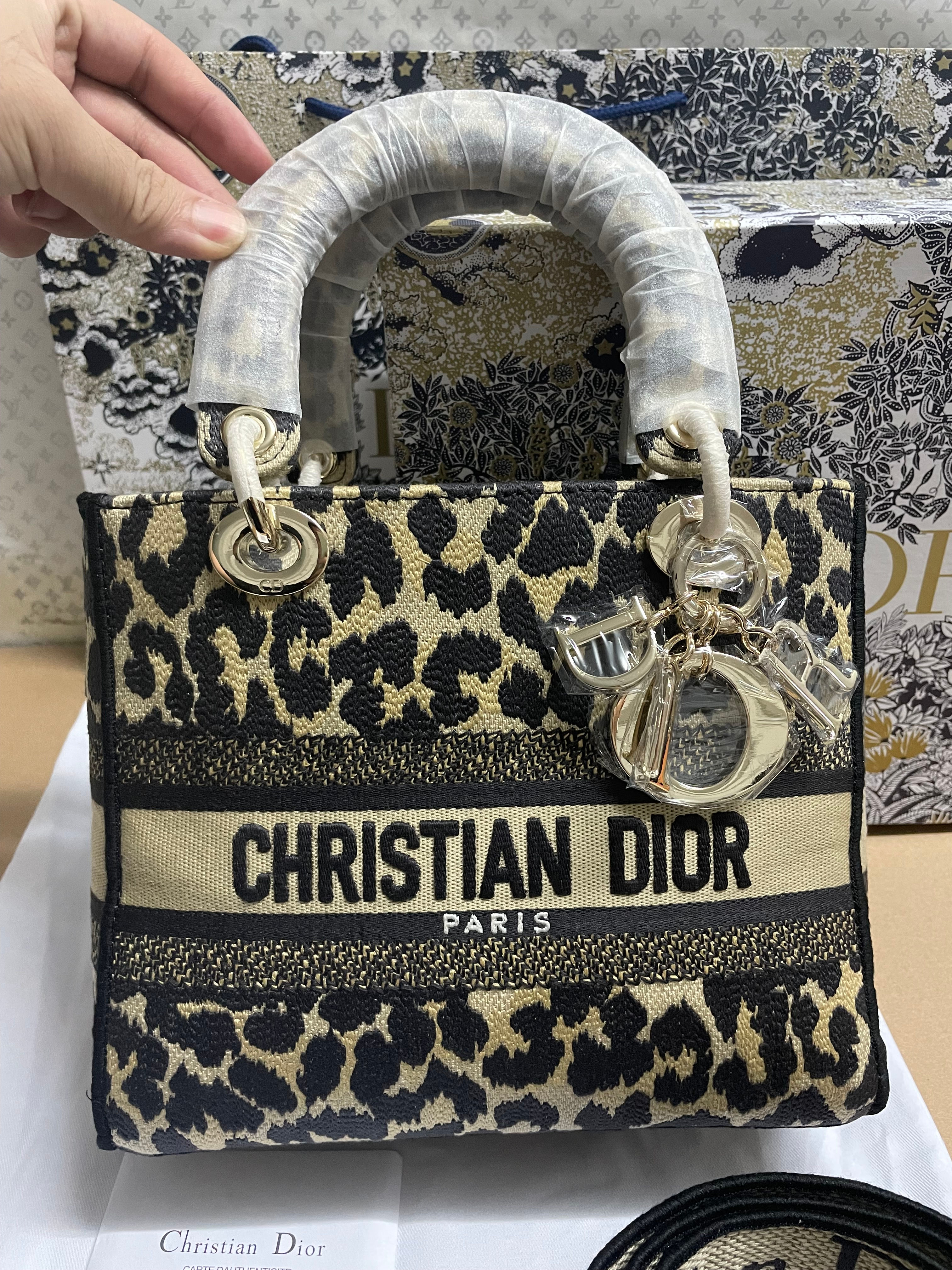 Сумка Dior Lady среднего формата с узором Mizza