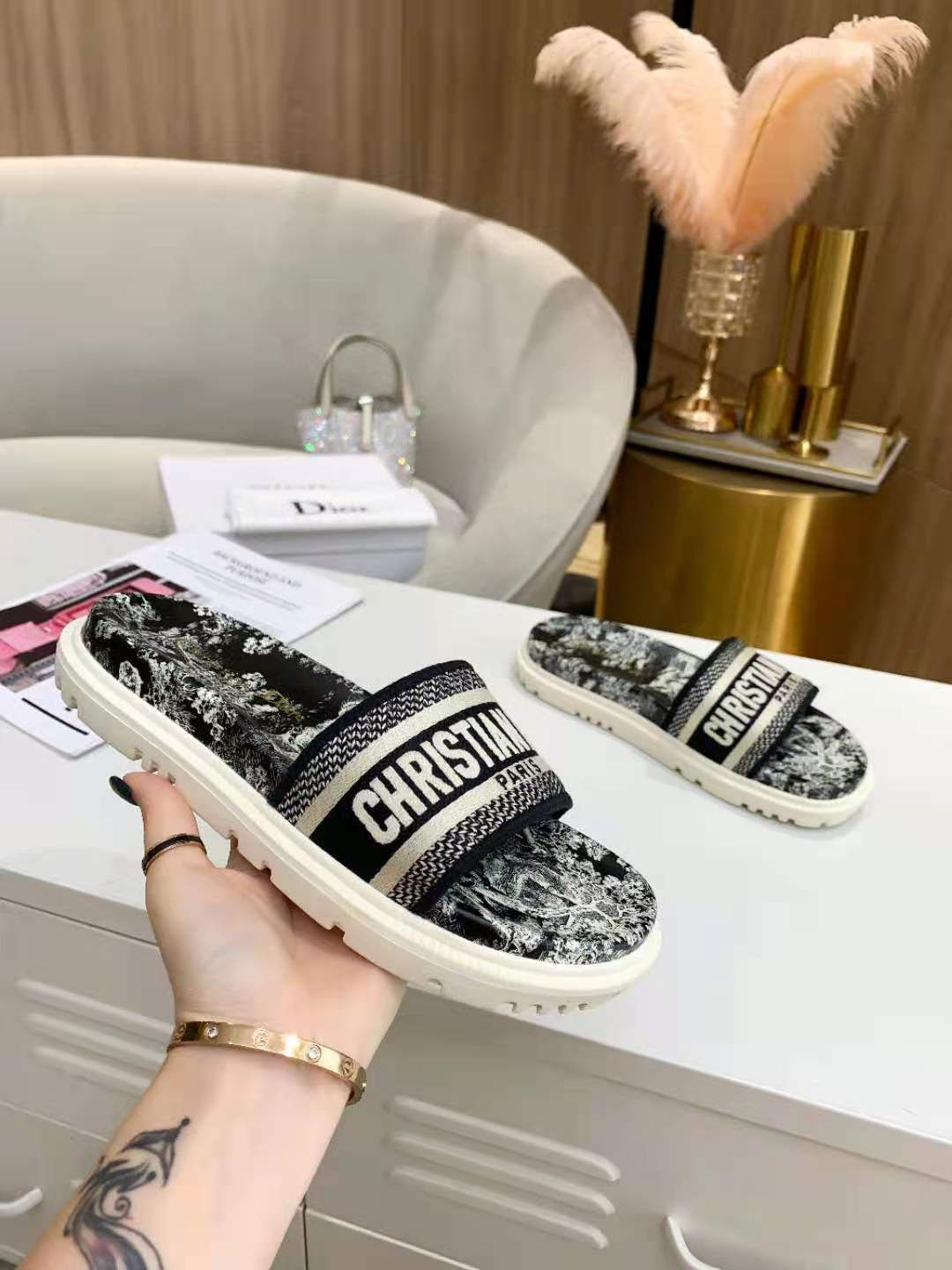 Сандалии Dior Dway Toile de Jouy Reverse Black с вышивкой