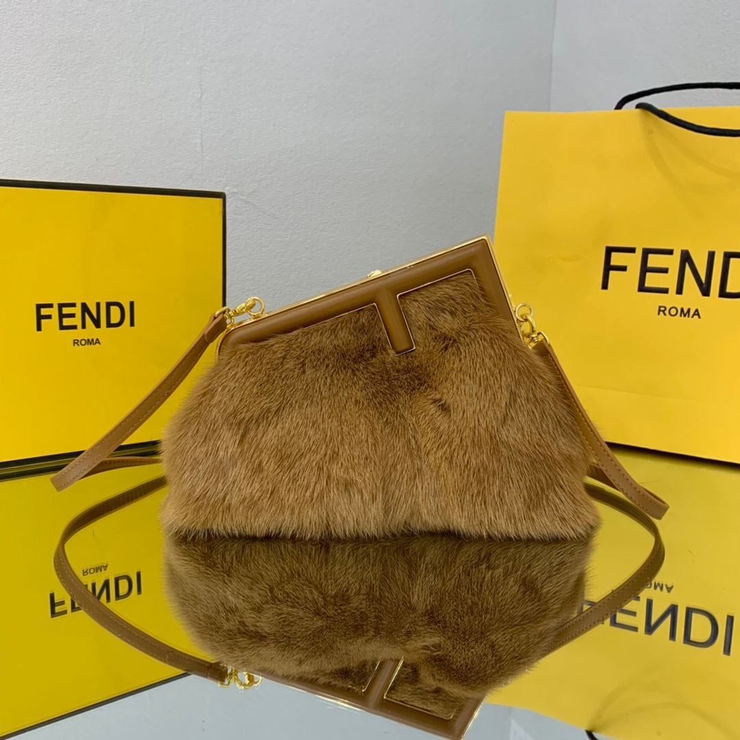 Сумка Fendi First Small Furry карамельного цвета
