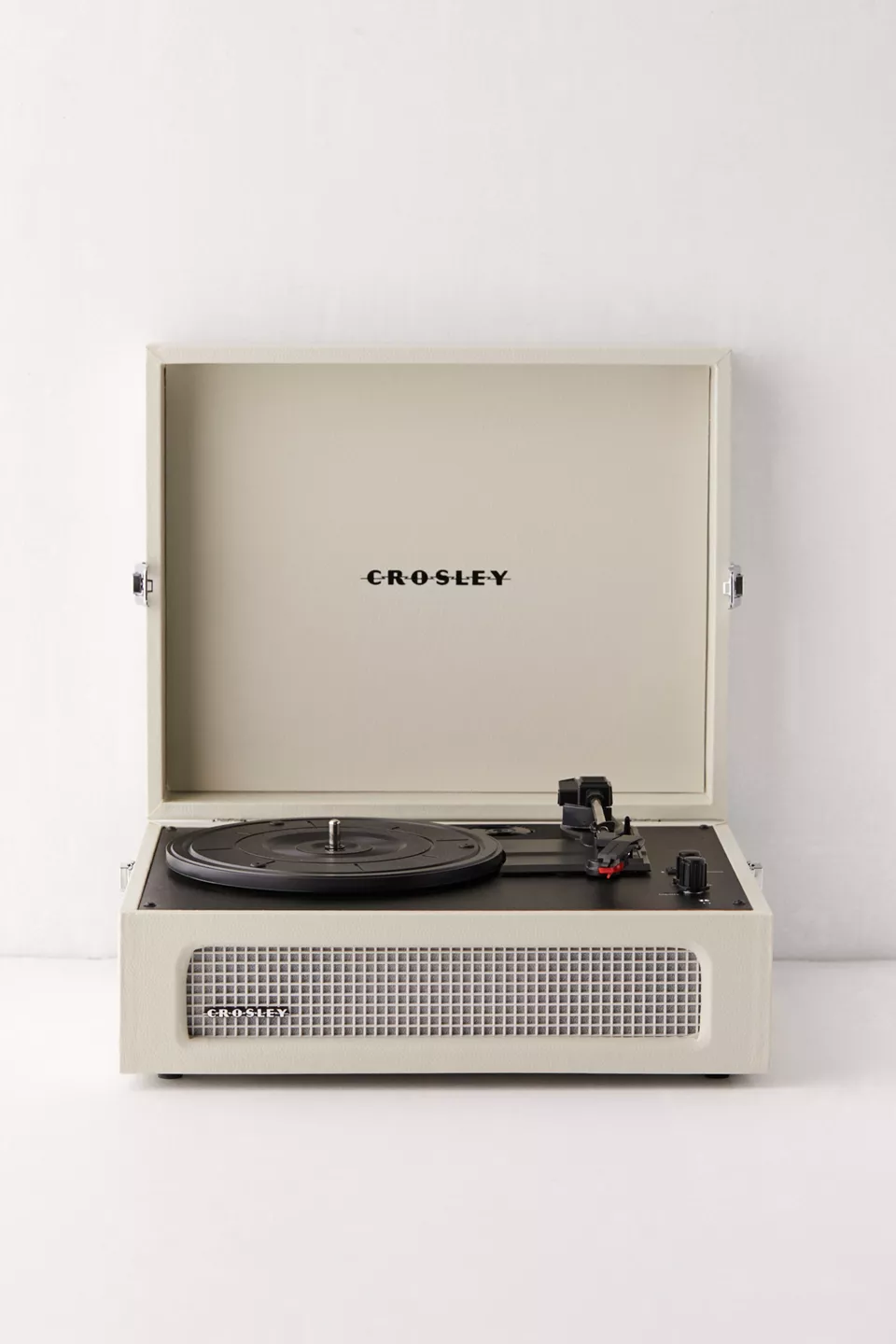 Виниловый проигрыватель Crosley Voyager Bluetooth Record Player