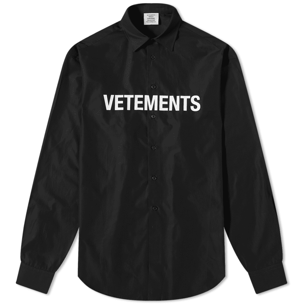 Черная рубашка Vetements с печатным логотипом на груди