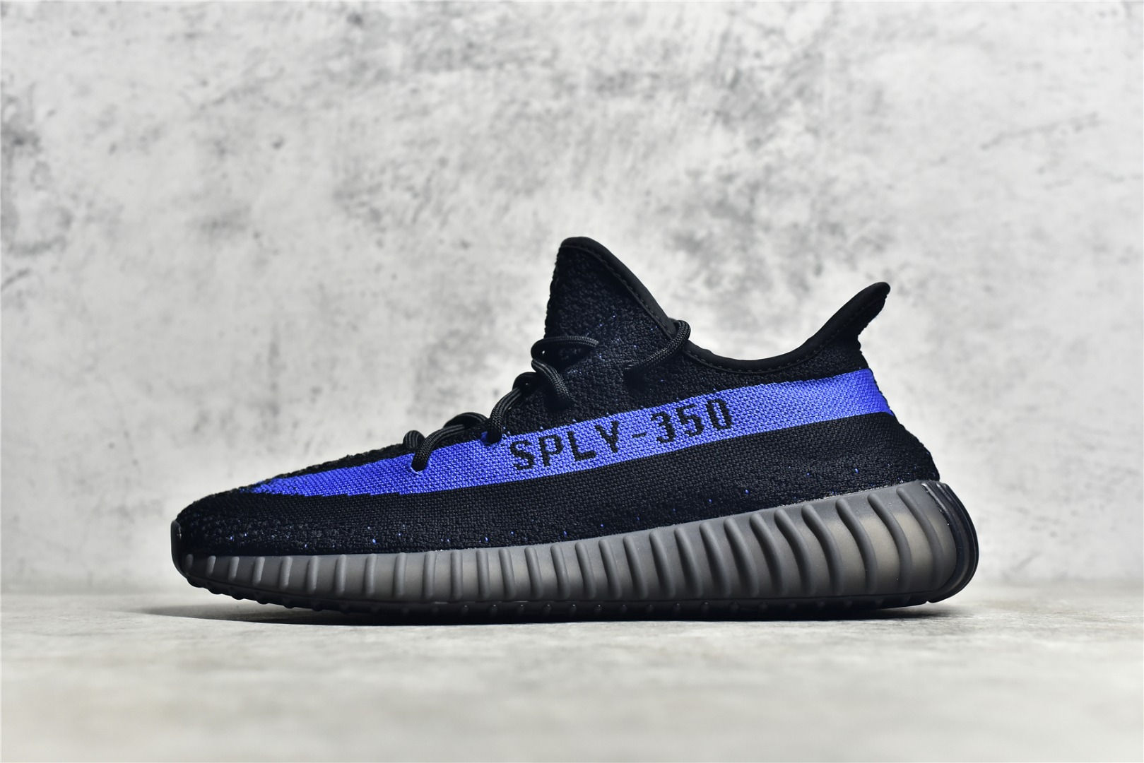 Кроссовки adidas Yeezy Boost 350 V2 Dazzling Blue