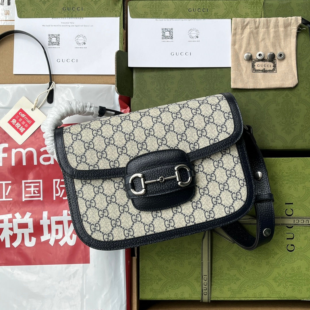 Сумка Gucci Horsebit 1955 Small бежево-черного цвета