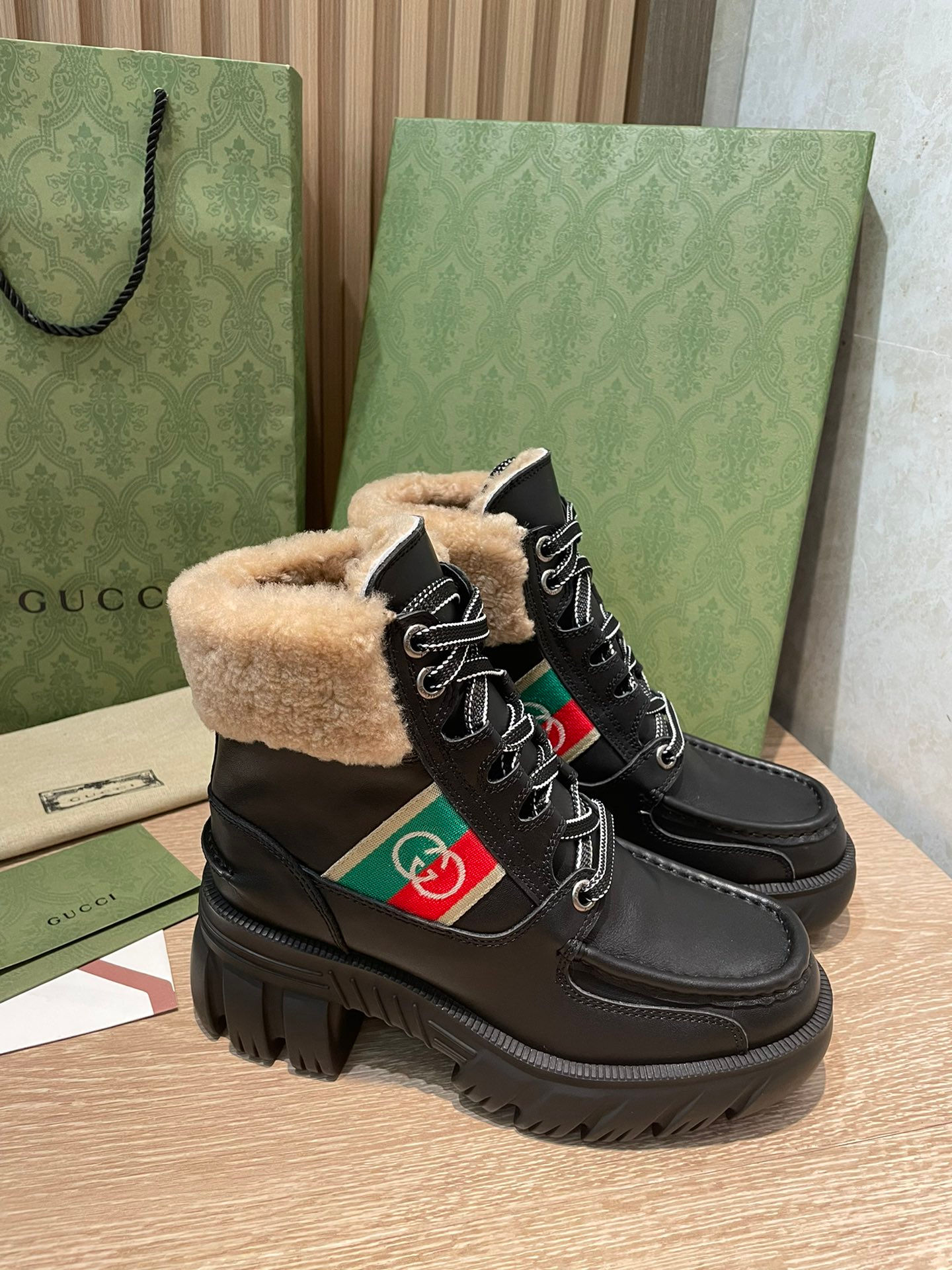Ботинки Gucci с жаккардовым узором G из овчины черные