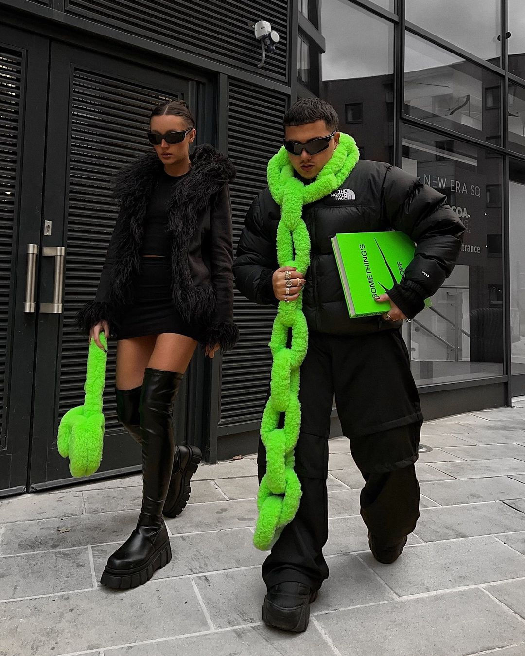 Неоновый шарф из искуственного меха в виде цепочки