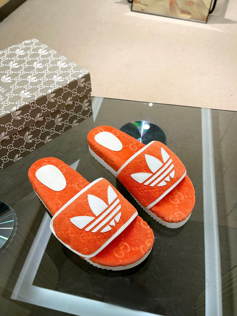 Шлепанцы adidas x Gucci Trefoil Orange